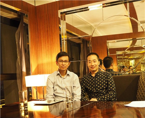 浦君艺术总经理胡桂忠先生与中国美术家协会副主席何家英先生合影